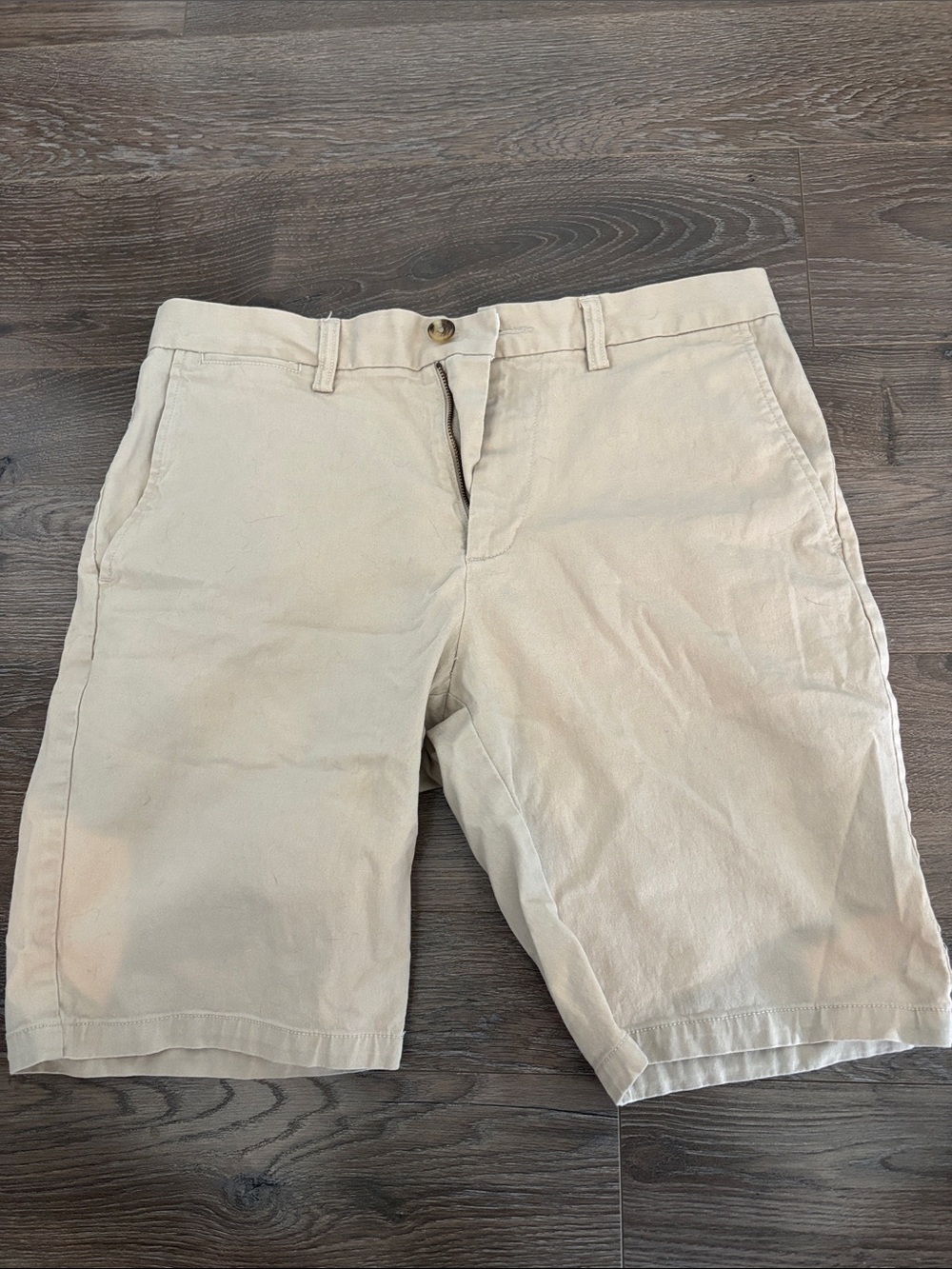 Old Navy Men's Light Beige Flat-Front Shorts